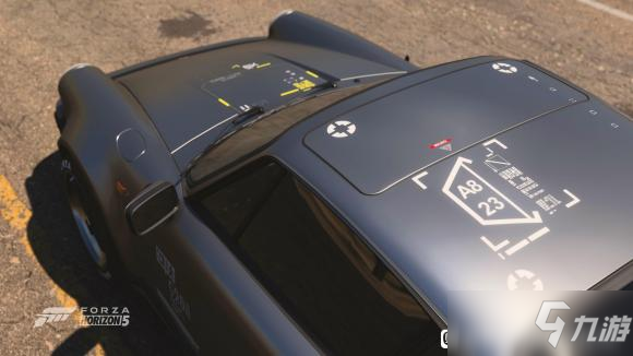 《极限竞速地平线5》保时捷911强尼银手涂装代码共享