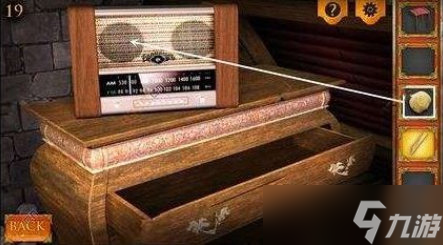 密室逃脱10收音机咋关