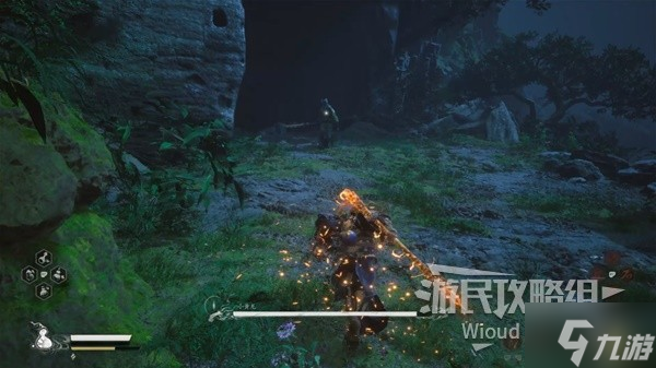 《黑神話悟空》小黃龍打法教程 小黃龍?jiān)趺创?></p><p>掌握與小黃龍的距離是關(guān)鍵，小黃龍這時(shí)只會(huì)使用一種突刺攻擊，我們離遠(yuǎn)時(shí)原地蓄力，一旦發(fā)現(xiàn)小黃龍準(zhǔn)備突刺就開始往右邊跑，奔跑狀態(tài)下小黃龍的突刺打不到我們。</p><p>然后利用重?fù)裘鈧奶匦灾苯臃词忠粋€(gè)重?fù)?，消耗小黃龍的血量，小黃龍有些突刺是有后續(xù)攻擊的，不過無所謂，通過免傷換血就行，打完往小黃龍沖過來的位置跑，互換位置繼續(xù)蓄力重?fù)簟?/p><p class=