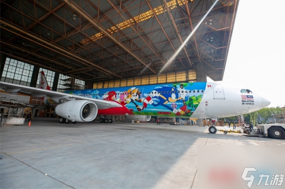 AirAsia推出《音速小子》和《女神異聞錄5》主題彩繪機