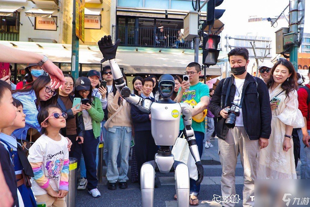 心动小镇又双叒叕和600号联动了？！”春日派对“快闪落地上海大学路！
