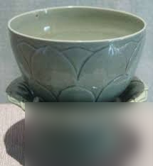 九秋风露越窑开夺得千峰翠色来描写的是哪种瓷器