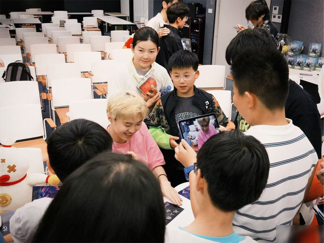 屁屁王线下携手肠肠勇夺派对之王,肠肠超绝1v4惊艳全场!