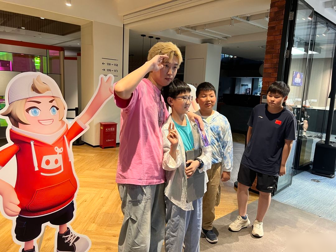 屁屁王线下携手肠肠勇夺派对之王,肠肠超绝1v4惊艳全场!