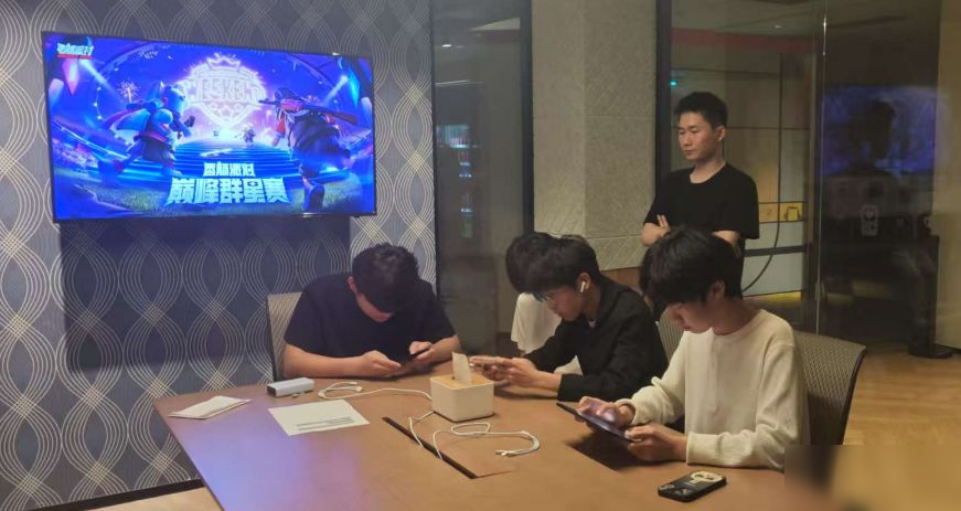 屁屁王线下携手肠肠勇夺派对之王,肠肠超绝1v4惊艳全场!