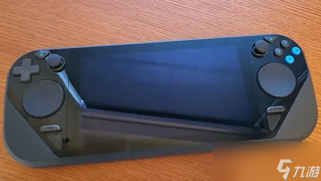 豪掷3000美元 SteamDeck原型机被开肠破肚拆解