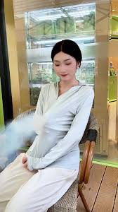 夏日炎炎户外穿什么颜色衣服更防晒