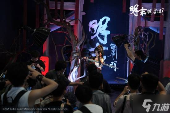 《<a id='link_pop' class='keyword-tag' href='https://www.9game.cn/mmyxzy/'>明末渊虚之羽</a>》BW现场返图：女主无常Coser超飒！