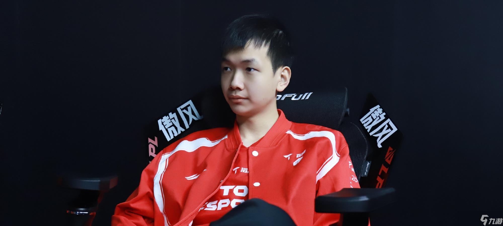 LPL“跑刀流”上單誕生！隊(duì)友打團(tuán)刷兵線，支援永遠(yuǎn)慢一步