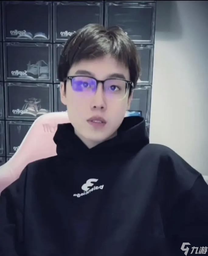 陈泽在战争雷霆中的表现如何？他的玩法有何特点？