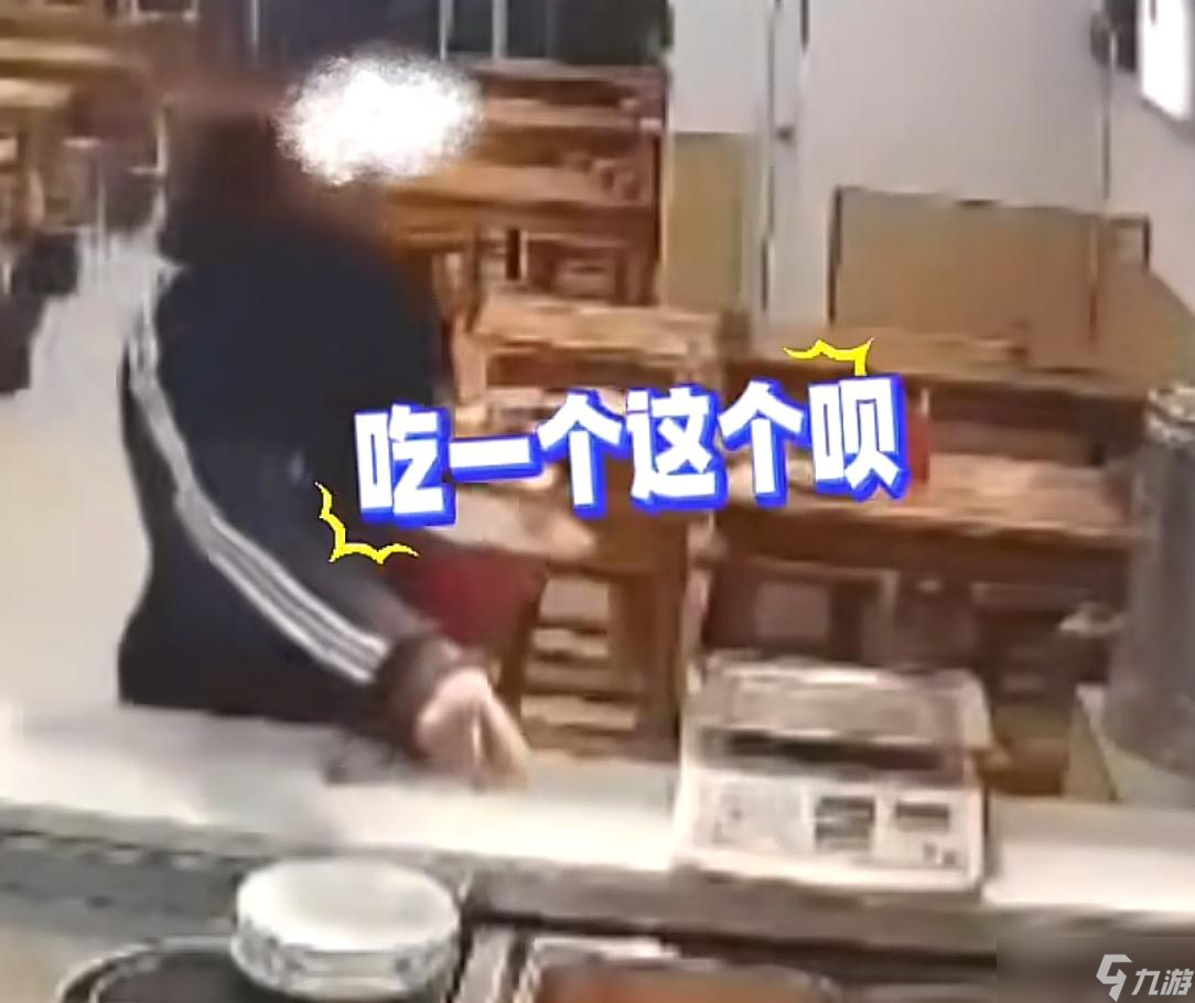 得寸進(jìn)尺！男子吃面稱沒錢,好心老板請(qǐng)他免費(fèi)吃,又想吃棒骨喝飲料