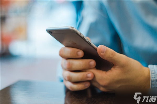 爸 妈 求求你们别老是玩手机了好不好 