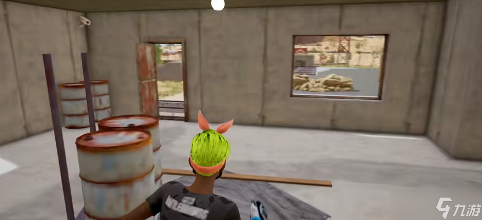 绝地求生如何快速跳楼梯