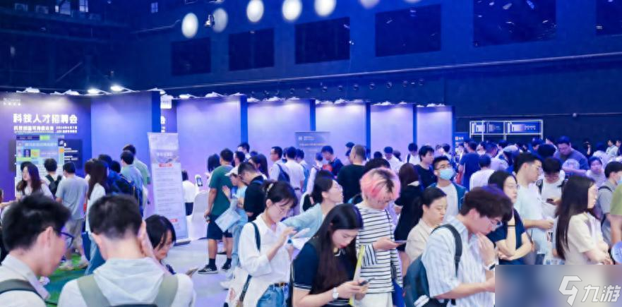 “脑子坏了才去搬砖 ”90后夫妻裸辞后，用银行余额让黑子闭嘴