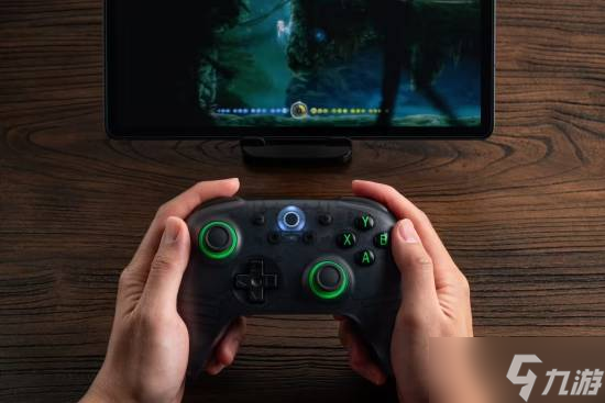 八位堂全新推出具备透明黑配色的Ultimate 2C Wireless手柄