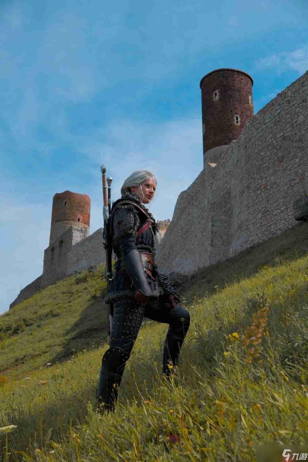 太帅了!制巫 粉丝用传统工艺自制《巫师4》希里cos服