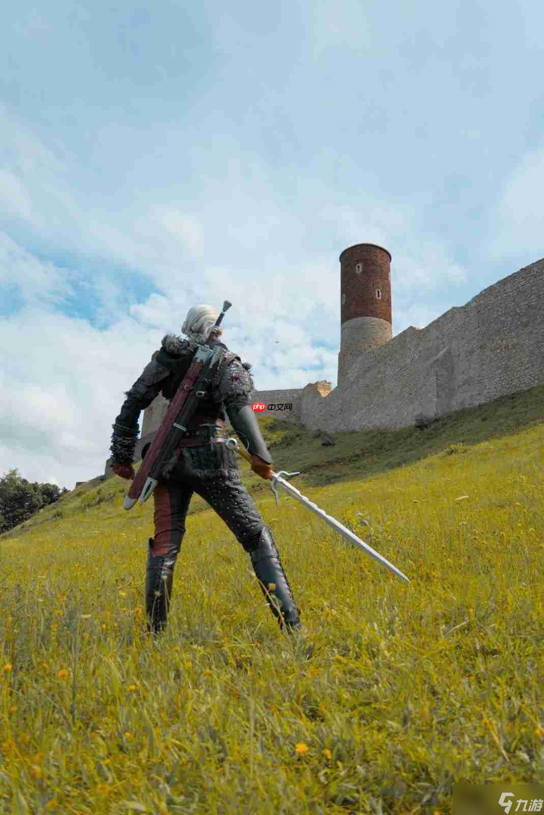 太帅了  粉丝用传统工艺自制《巫师4》希里cos服