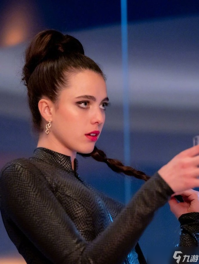 死亡搁浅玛玛演员新片美艳造型曝光