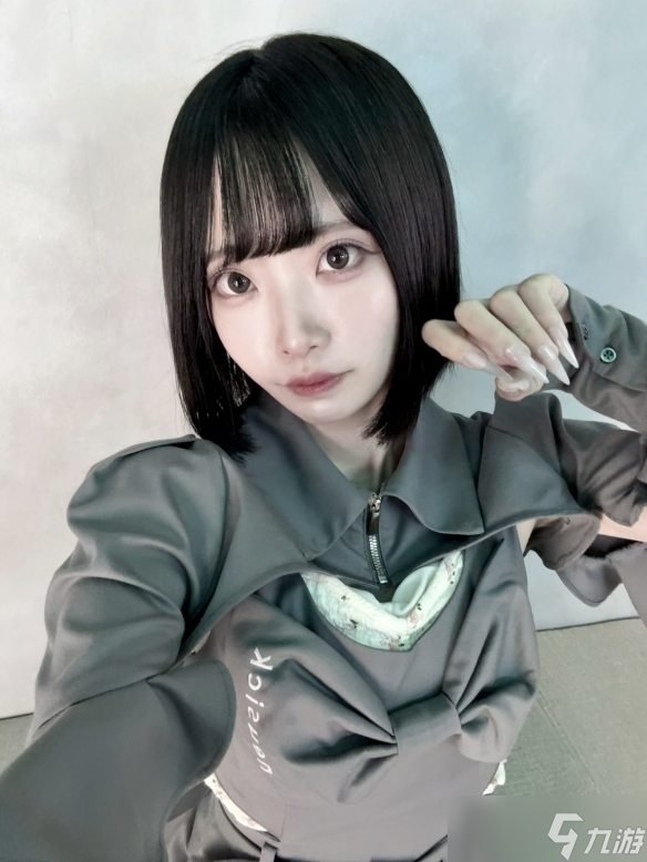 女员工下班后在《闪电十一人》中捏“野兽先辈”角色