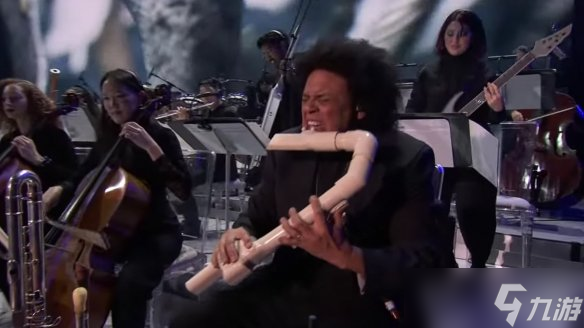 TGA笛子哥携怪异乐器回归 庆《33号远征队》横扫九奖