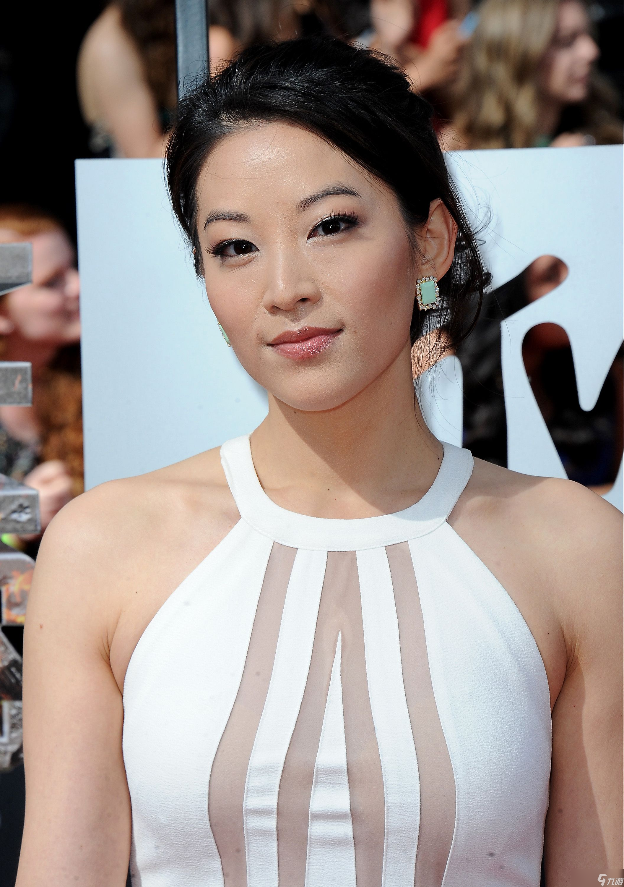 标题:K-POP恶魔猎人Zoey获赠定制款《堡垒之夜》主题PS5