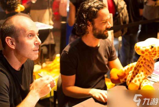 斯特拉利新作拒用AI:坚持手工创作,质疑生成式技术